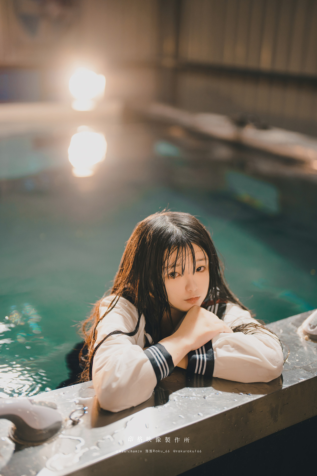 Cosplay 落落Raku – 水泳馆