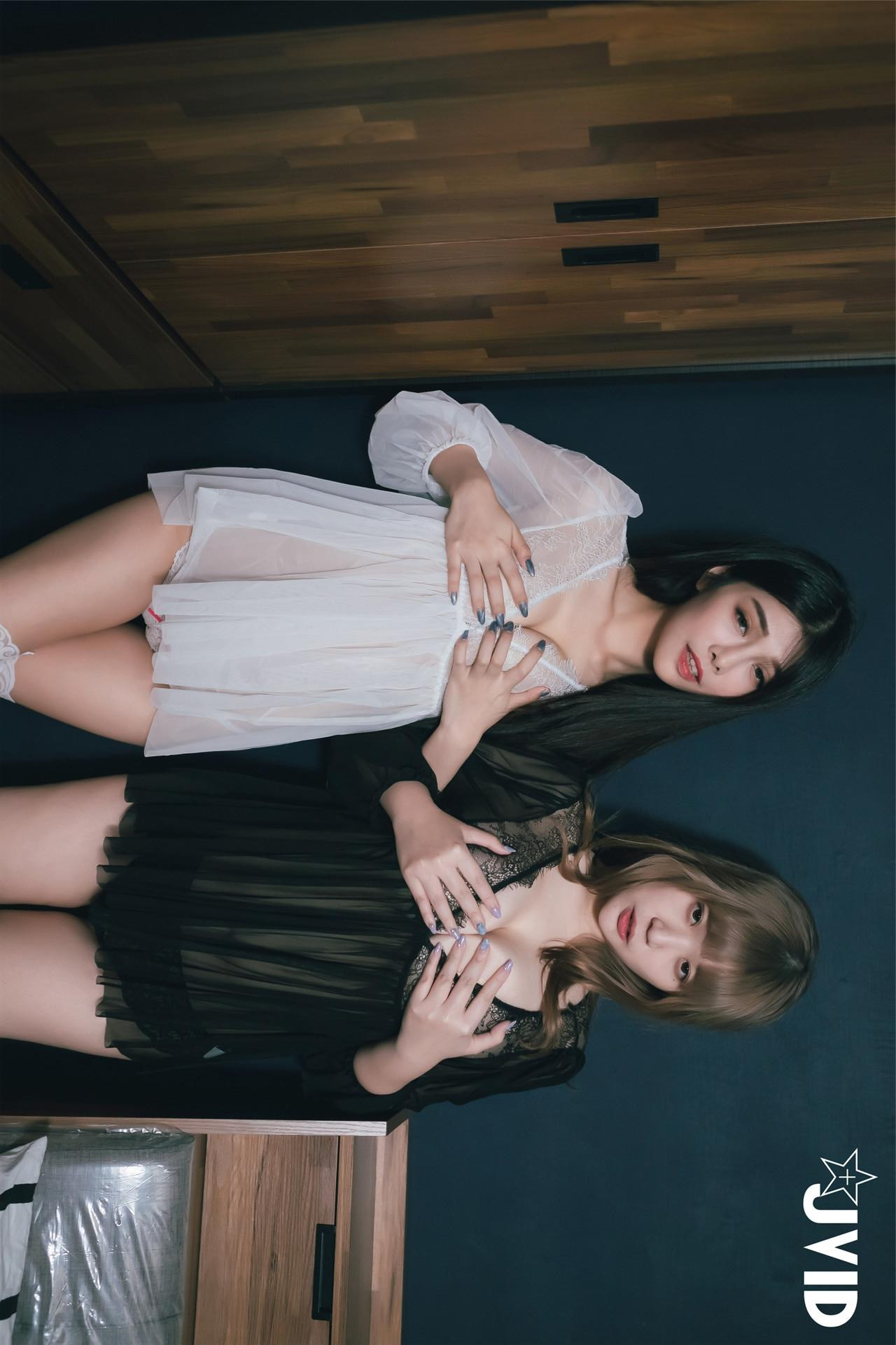 JVID Linda & Ruru 巨乳女神的碰撞_性感小恶魔-雪白H乳-极致美尻 Set.03
