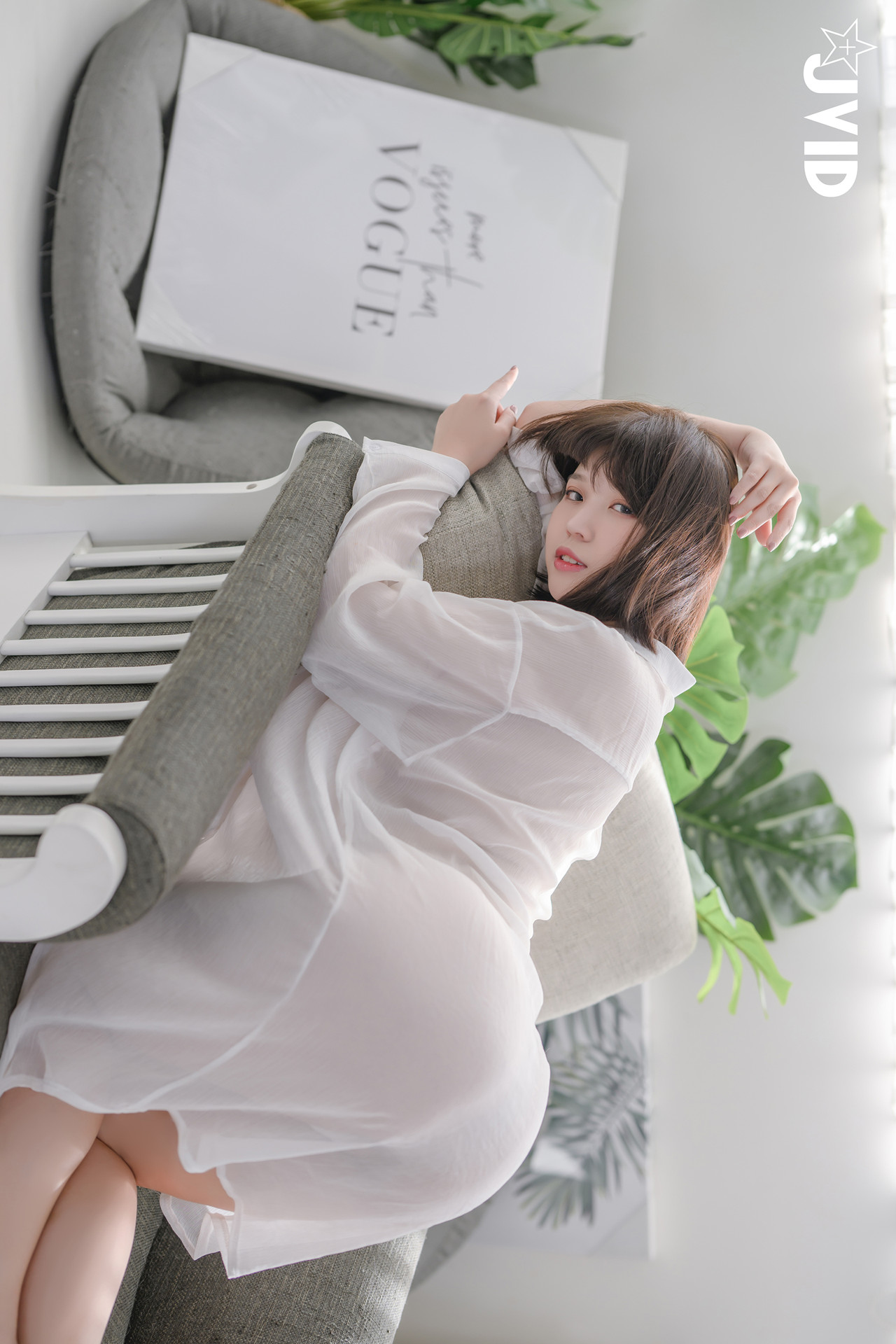 JVID Ruru茹茹 H級豪巨乳 寄宿家中的前同事－茹茹，一早醒來就衣衫不整！豪乳在眼前晃的我頭好暈啊～～～ Set.02
