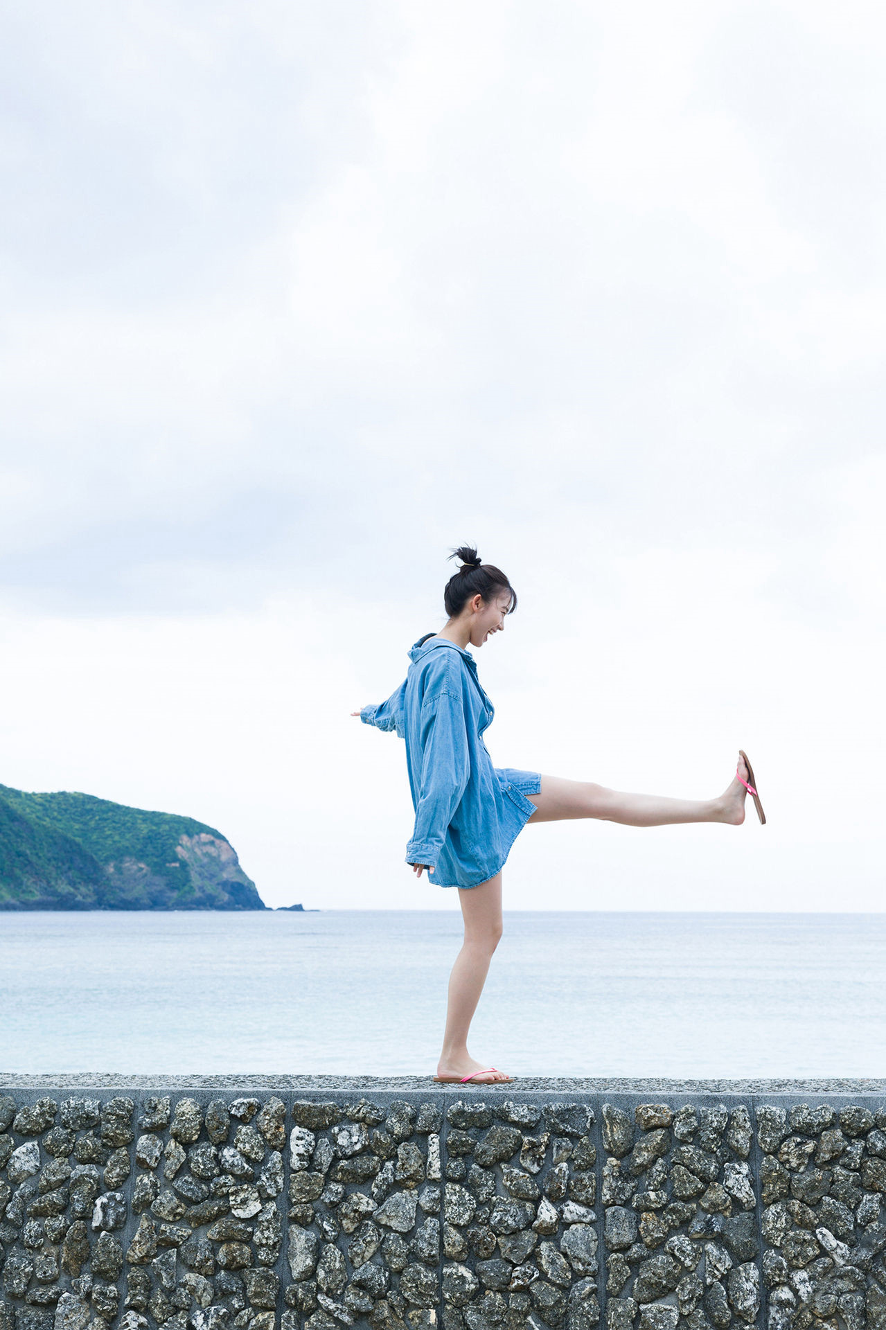 Nene Shida 志田音々, ファースト写真集アナザーバージョン 『ｎｅｎｅ－まるっとりっぷ－』 Set.01