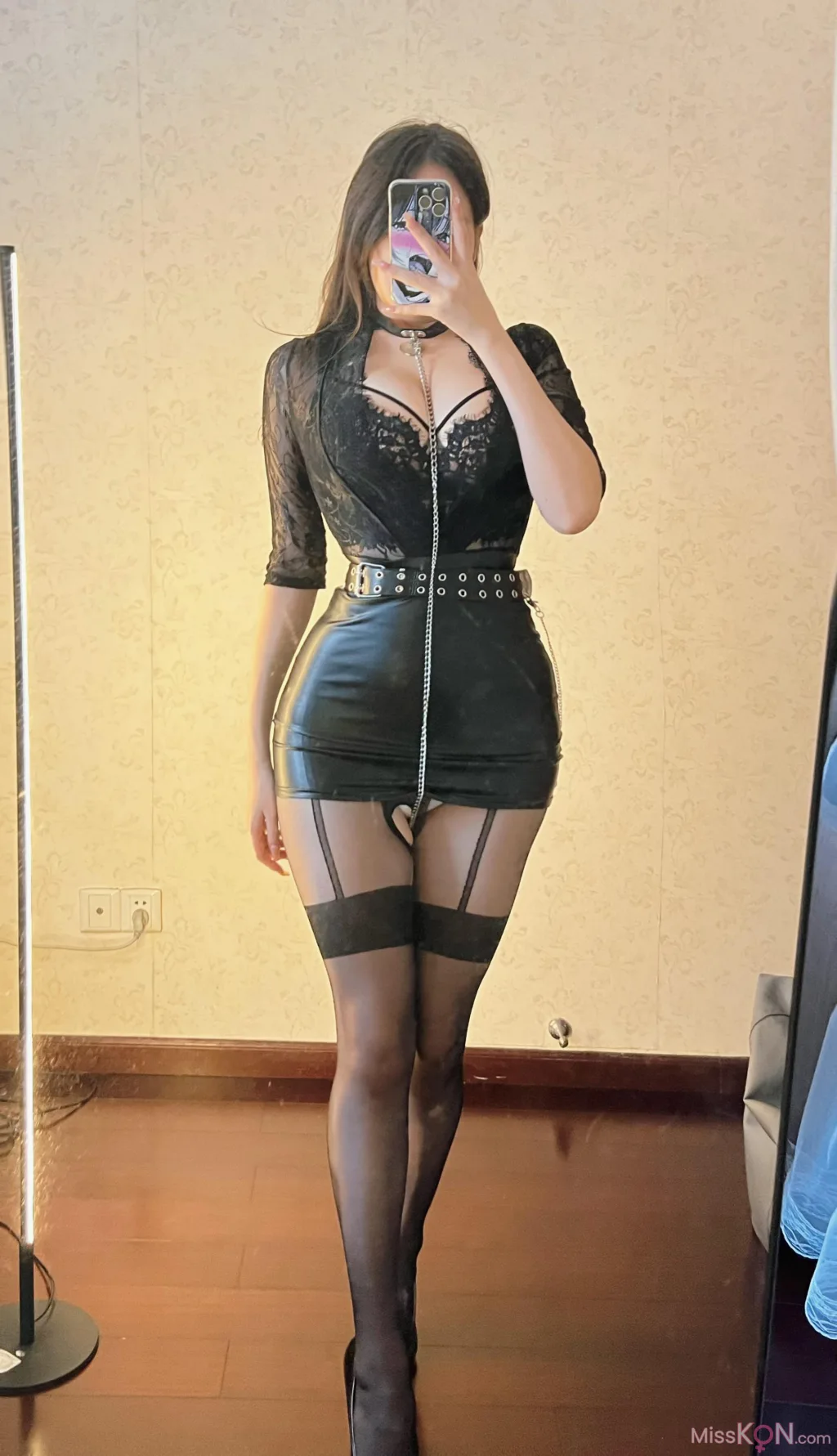 可可西yyy_ 黑丝黑皮短裤黑蕾丝