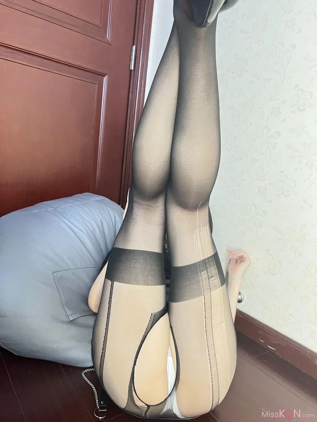 可可西yyy_ 黑丝黑皮短裤黑蕾丝