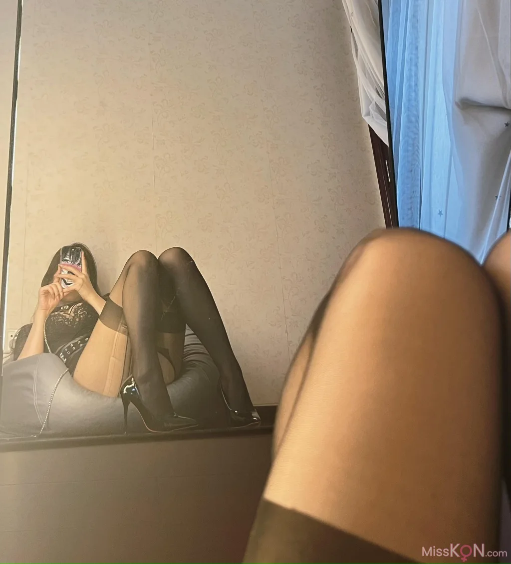 可可西yyy_ 黑丝黑皮短裤黑蕾丝