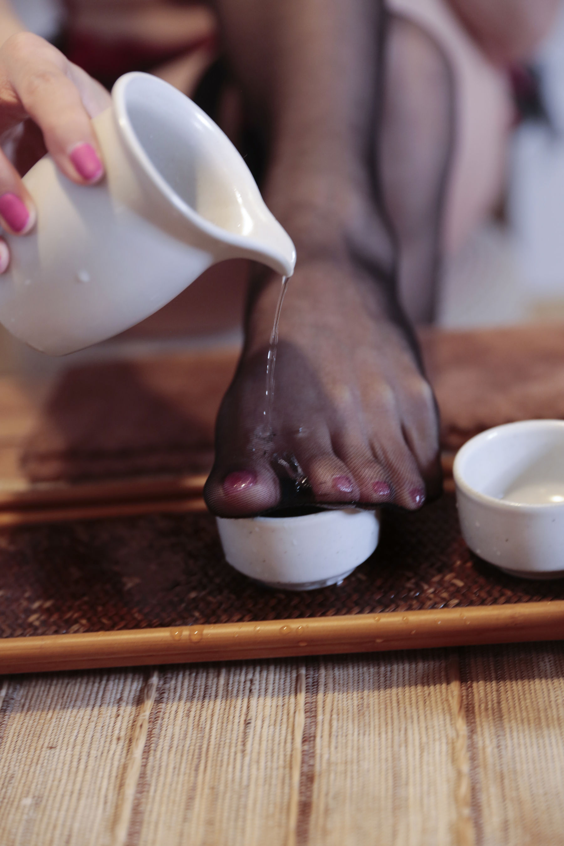 斗鱼主播小女巫露娜 - 黑茶