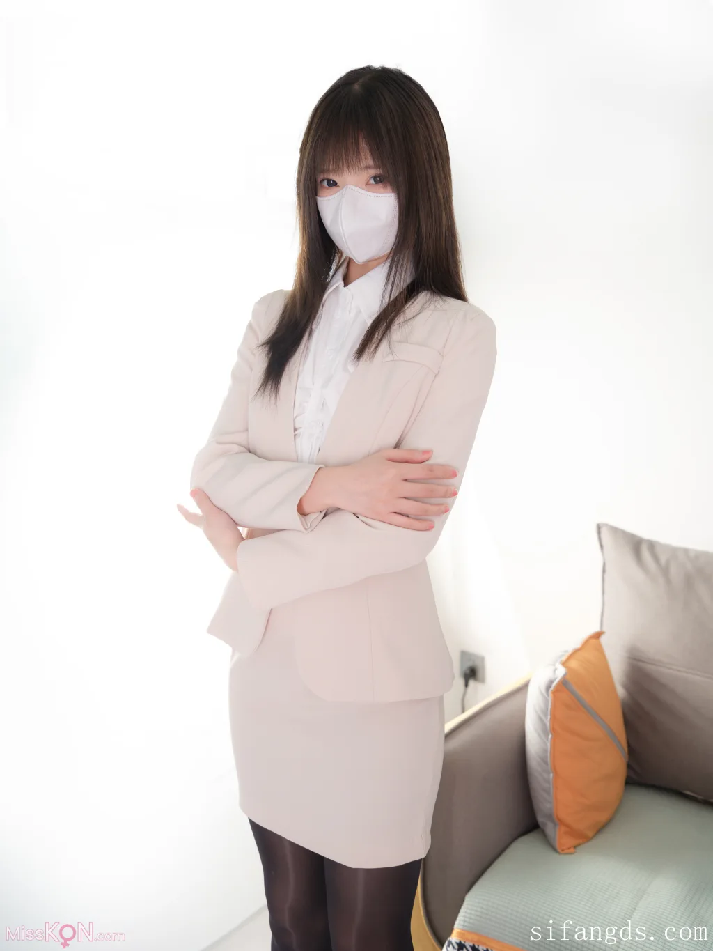 [紧急企划] 见希w_ R18 内部私定 OL&瑜伽裤+4K视频