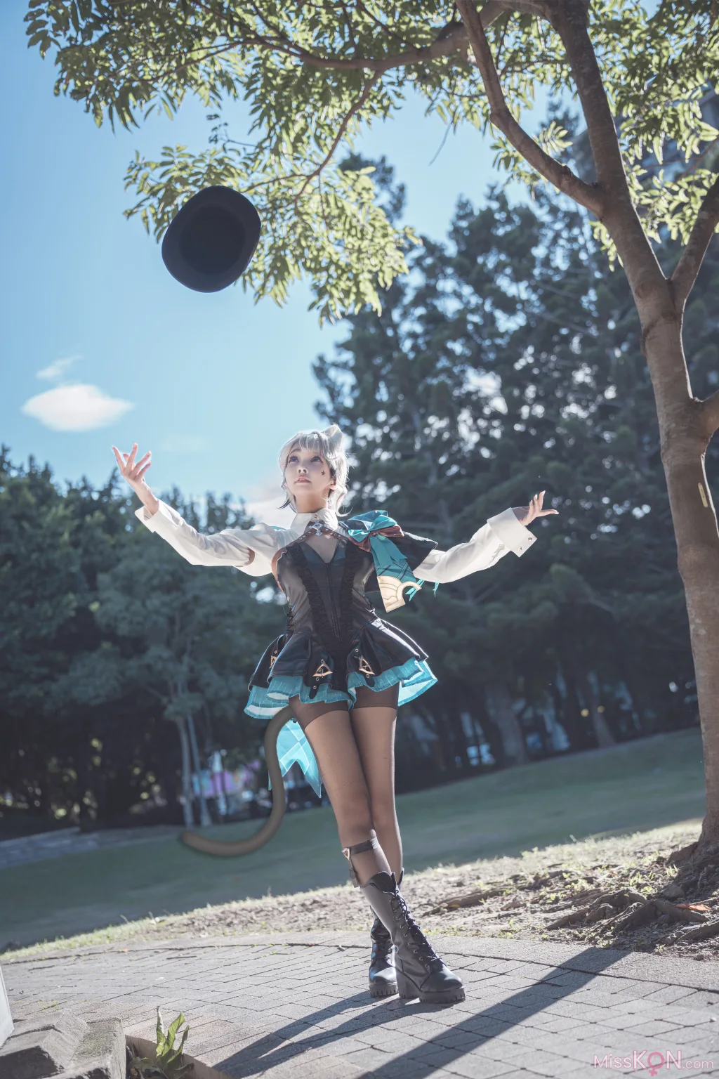Coser@慕慕Momo_ 原神 Genshin 琳妮特的色情魔術 室外