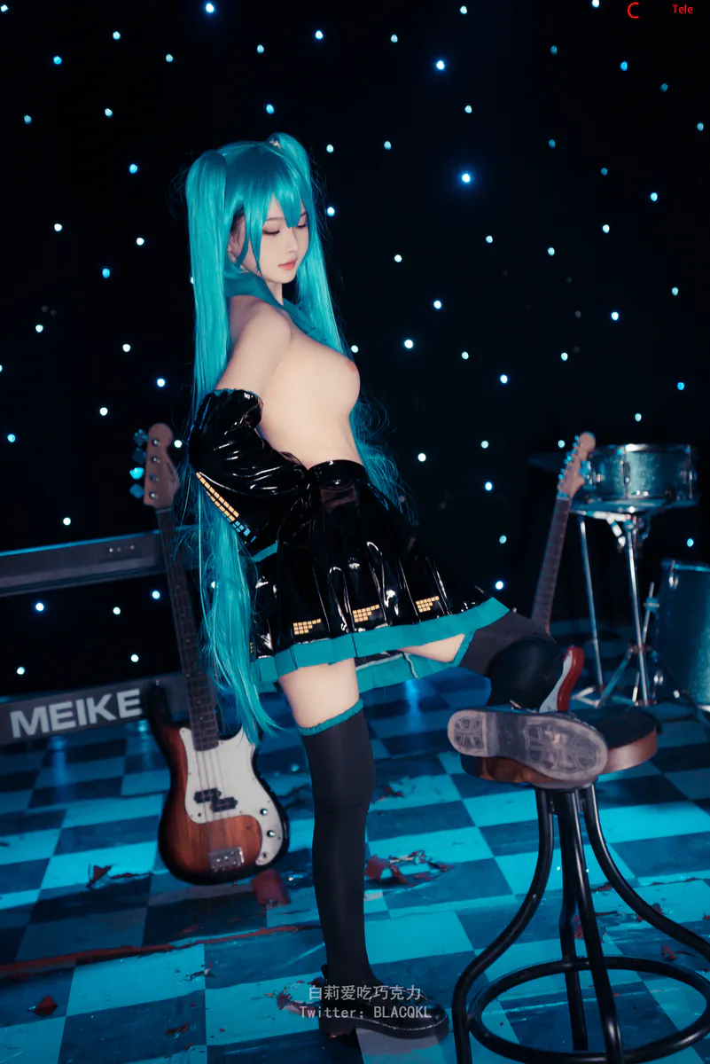 Blacqkl (白莉爱吃巧克力) cosplay Hatsune Miku