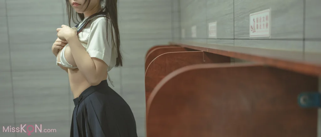 Coser@六味帝皇酱_ 厕所JK