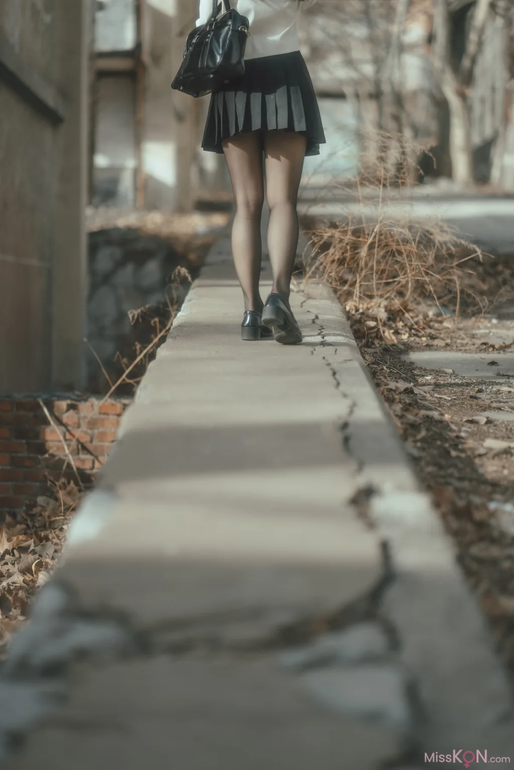 Coser@六味帝皇酱_ 废墟JK