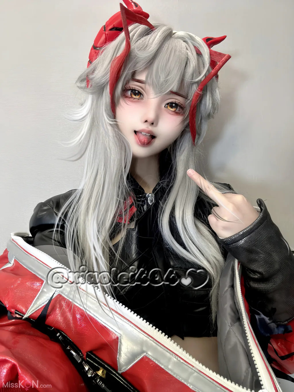 Coser@希尔薇_ 清纯颜值少女 裸舞自慰福利
