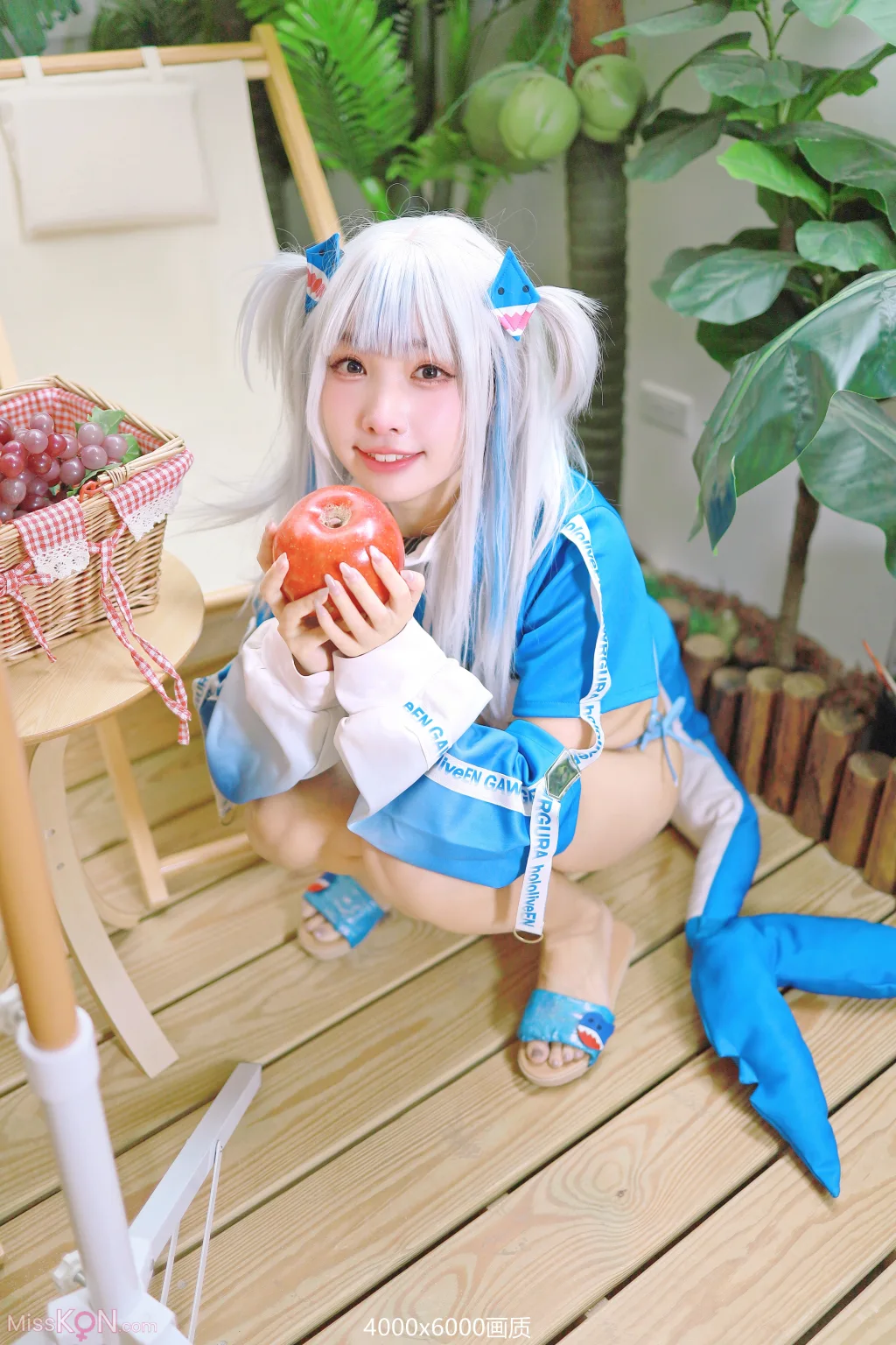 Coser@慕慕Momo_ 鲨鱼制服 Gura