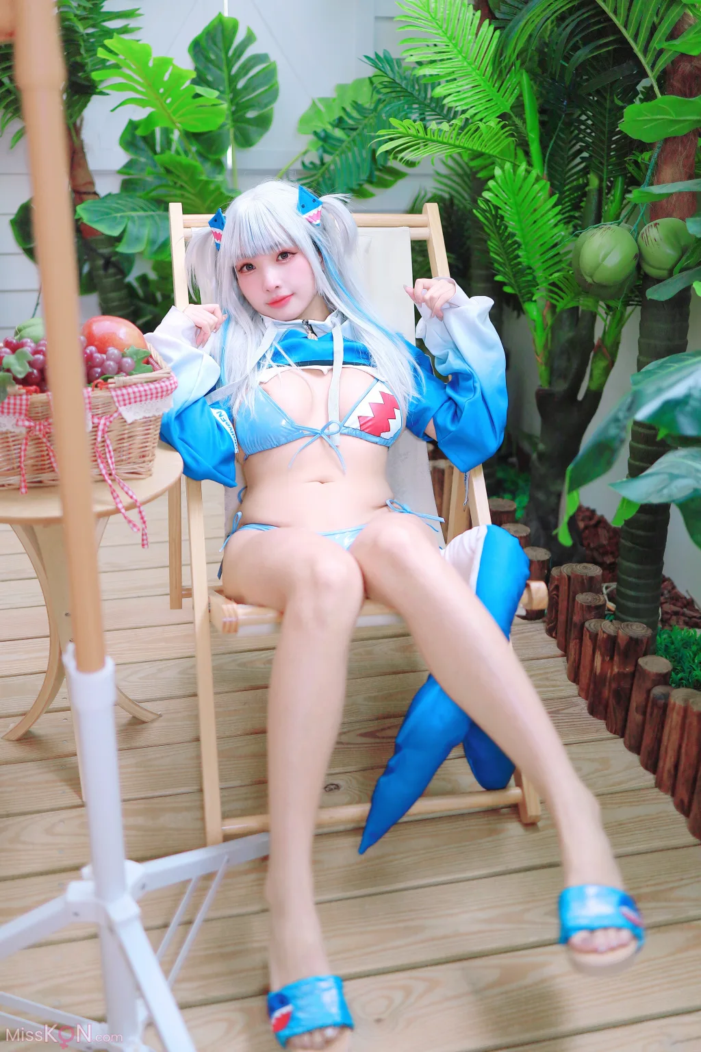 Coser@慕慕Momo_ 鲨鱼制服 Gura
