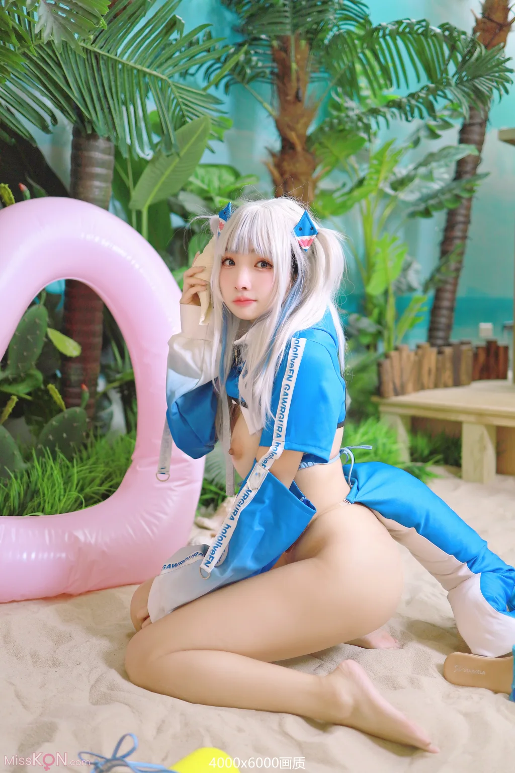 Coser@慕慕Momo_ 鲨鱼制服 Gura