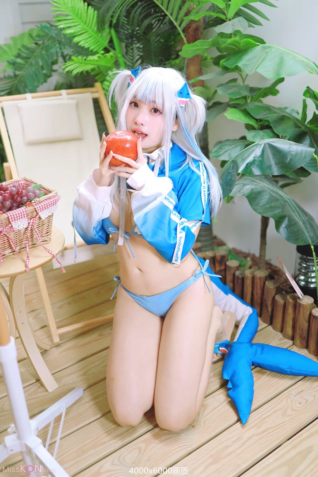 Coser@慕慕Momo_ 鲨鱼制服 Gura
