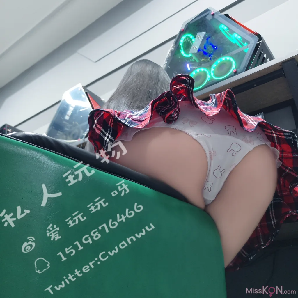 Coser@私人玩物_ 网吧露出 39 Coser@私人玩物_ 网吧露出