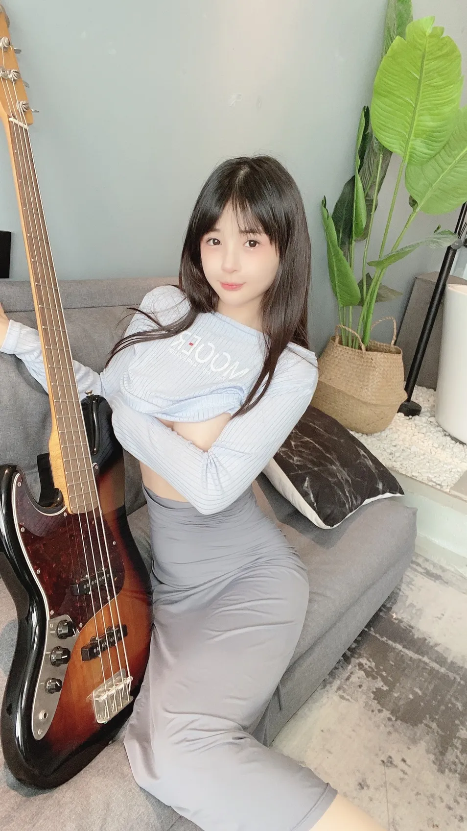 [Cosplay] Sakurai Ningning 桜井宁宁 – Guitar Sister 吉他妹妹