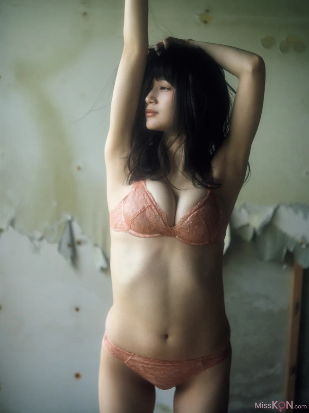 Arisa Deguchi (出口亞梨沙)_ 写真集 Ｅｓｓｅｎｃｅ