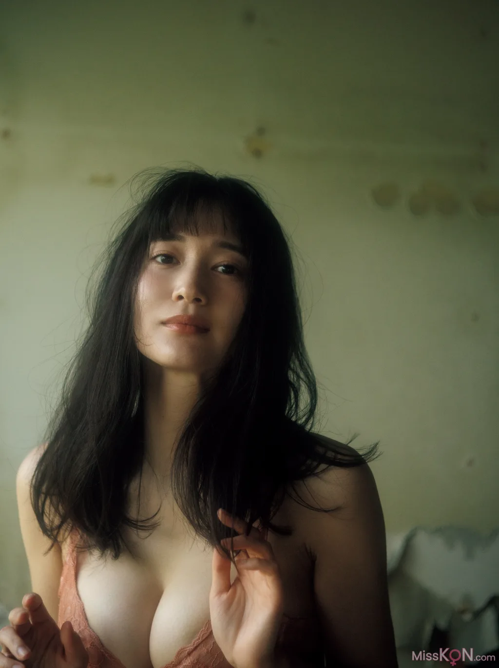 Arisa Deguchi (出口亞梨沙)_ 写真集 Ｅｓｓｅｎｃｅ