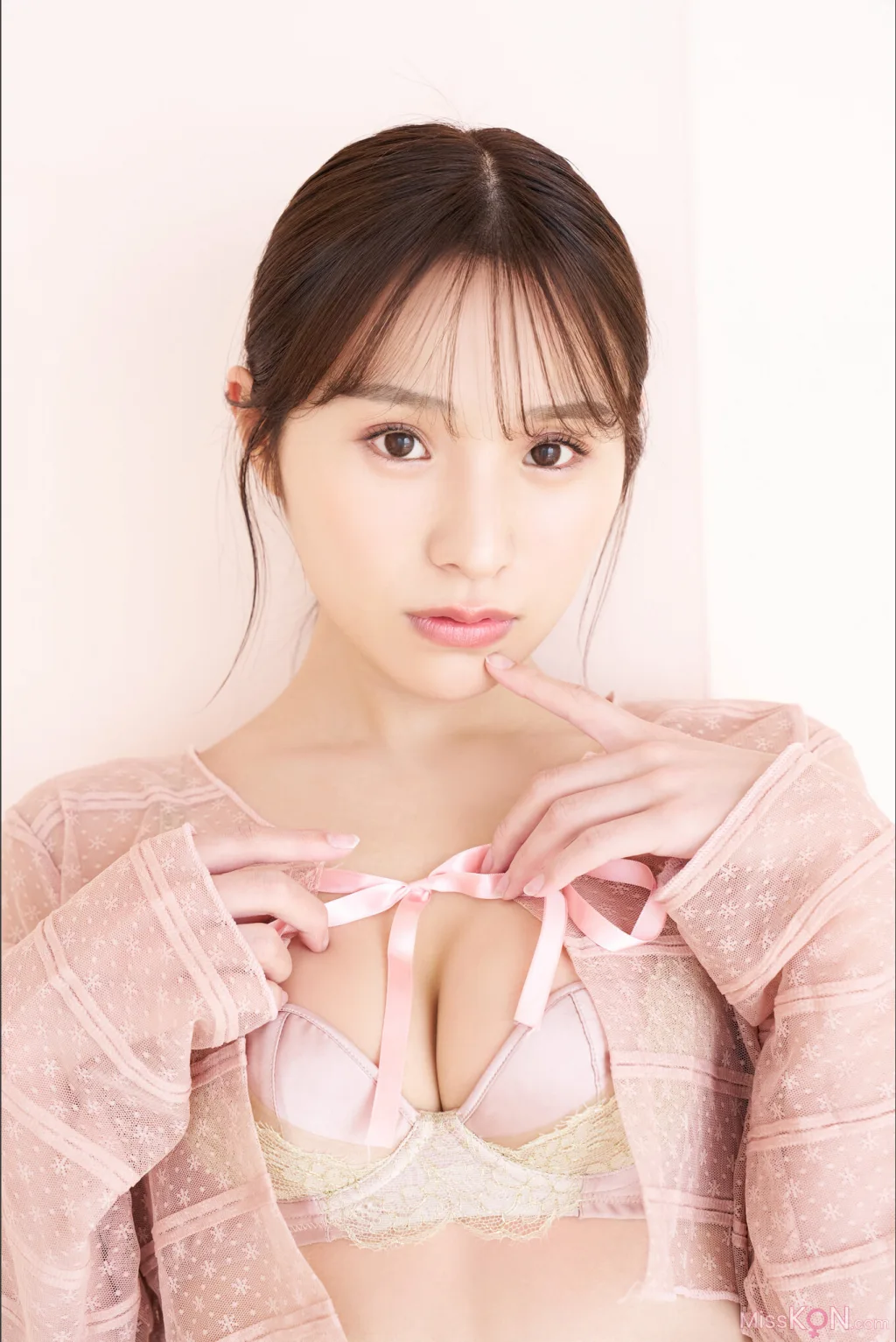 Ayaka Hidaritomo (左伴彩佳)_ Ｌｅｆｔ　ｖｏｌ．１　ＦＲＩＤＡＹデジタル写真集
