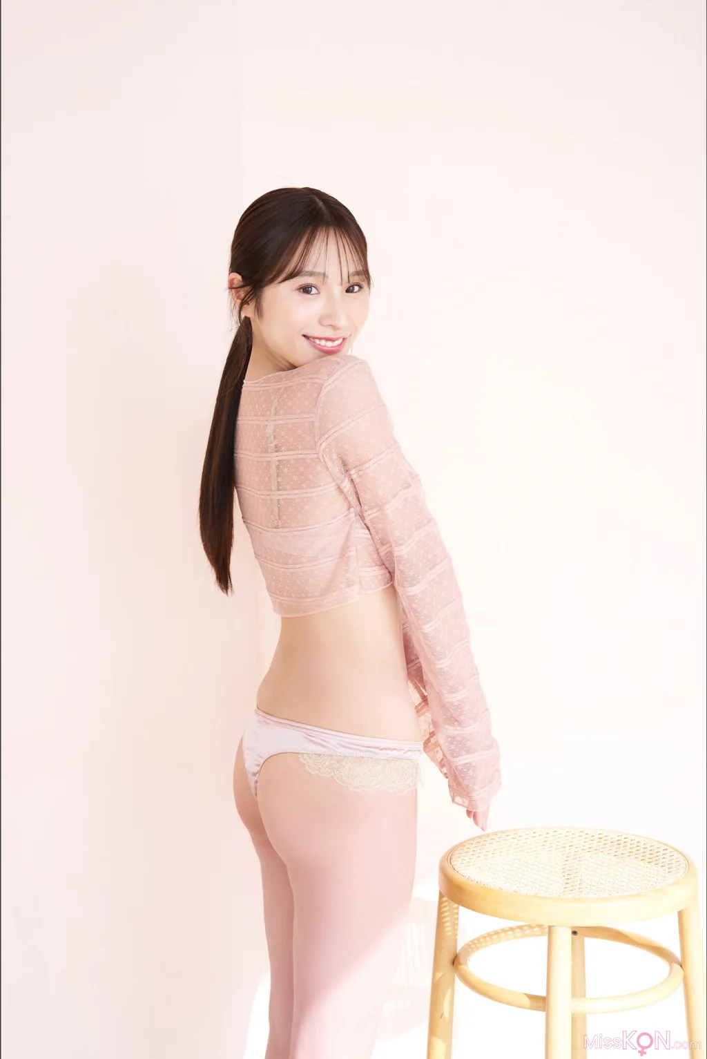 Ayaka Hidaritomo (左伴彩佳)_ Ｌｅｆｔ　ｖｏｌ．１　ＦＲＩＤＡＹデジタル写真集
