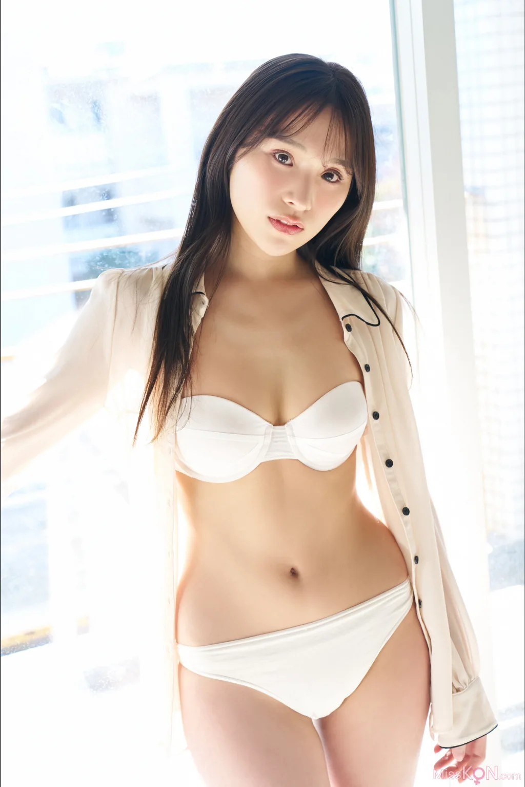 Ayaka Hidaritomo (左伴彩佳)_ Ｌｅｆｔ　ｖｏｌ．１　ＦＲＩＤＡＹデジタル写真集