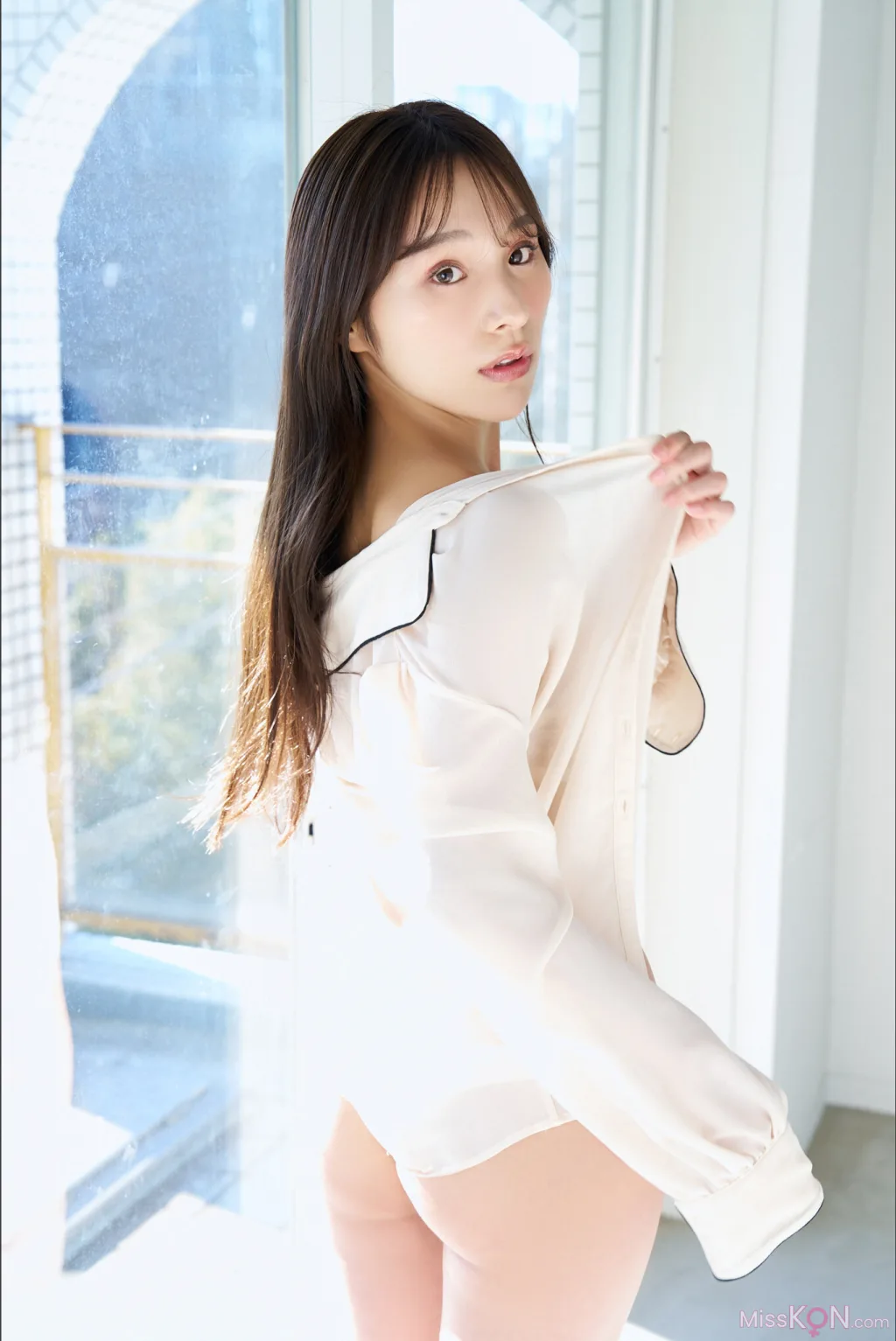 Ayaka Hidaritomo (左伴彩佳)_ Ｌｅｆｔ　ｖｏｌ．１　ＦＲＩＤＡＹデジタル写真集