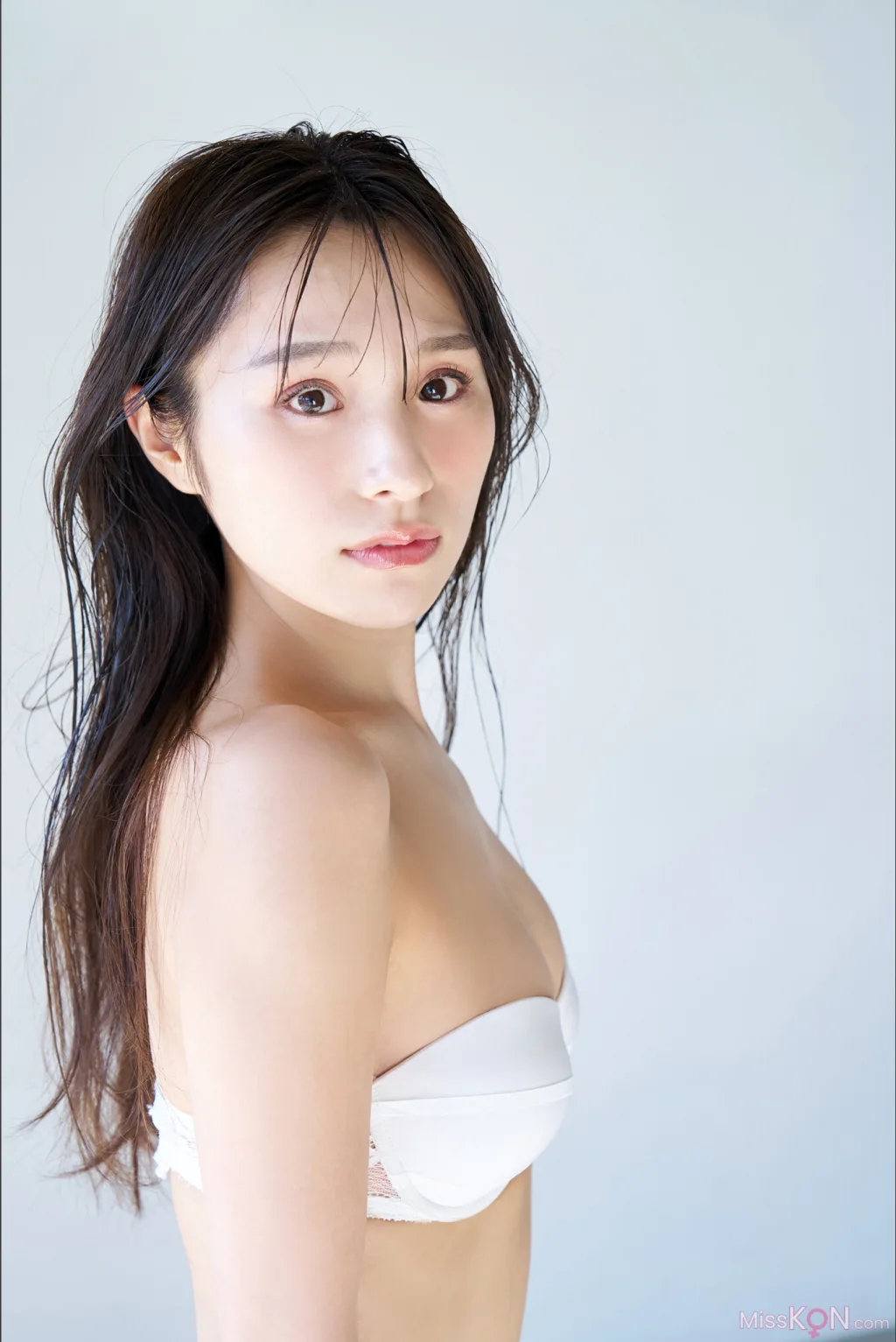 Ayaka Hidaritomo (左伴彩佳)_ Ｌｅｆｔ　ｖｏｌ．１　ＦＲＩＤＡＹデジタル写真集