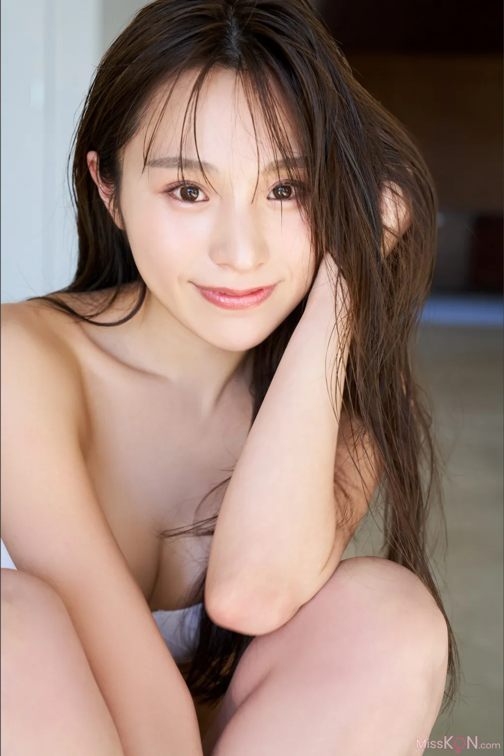 Ayaka Hidaritomo (左伴彩佳)_ Ｌｅｆｔ　ｖｏｌ．１　ＦＲＩＤＡＹデジタル写真集