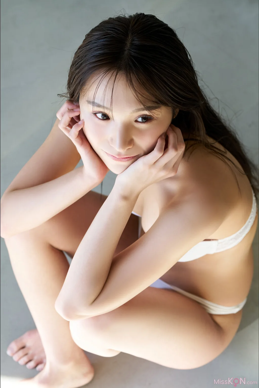 Ayaka Hidaritomo (左伴彩佳)_ Ｌｅｆｔ　ｖｏｌ．１　ＦＲＩＤＡＹデジタル写真集