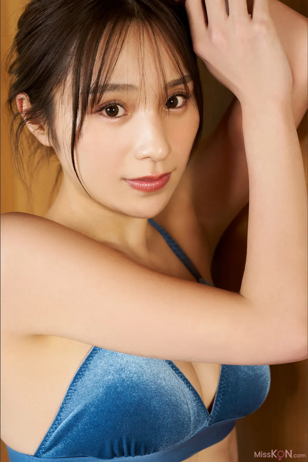 Ayaka Hidaritomo (左伴彩佳)_ Ｌｅｆｔ　ｖｏｌ．１　ＦＲＩＤＡＹデジタル写真集