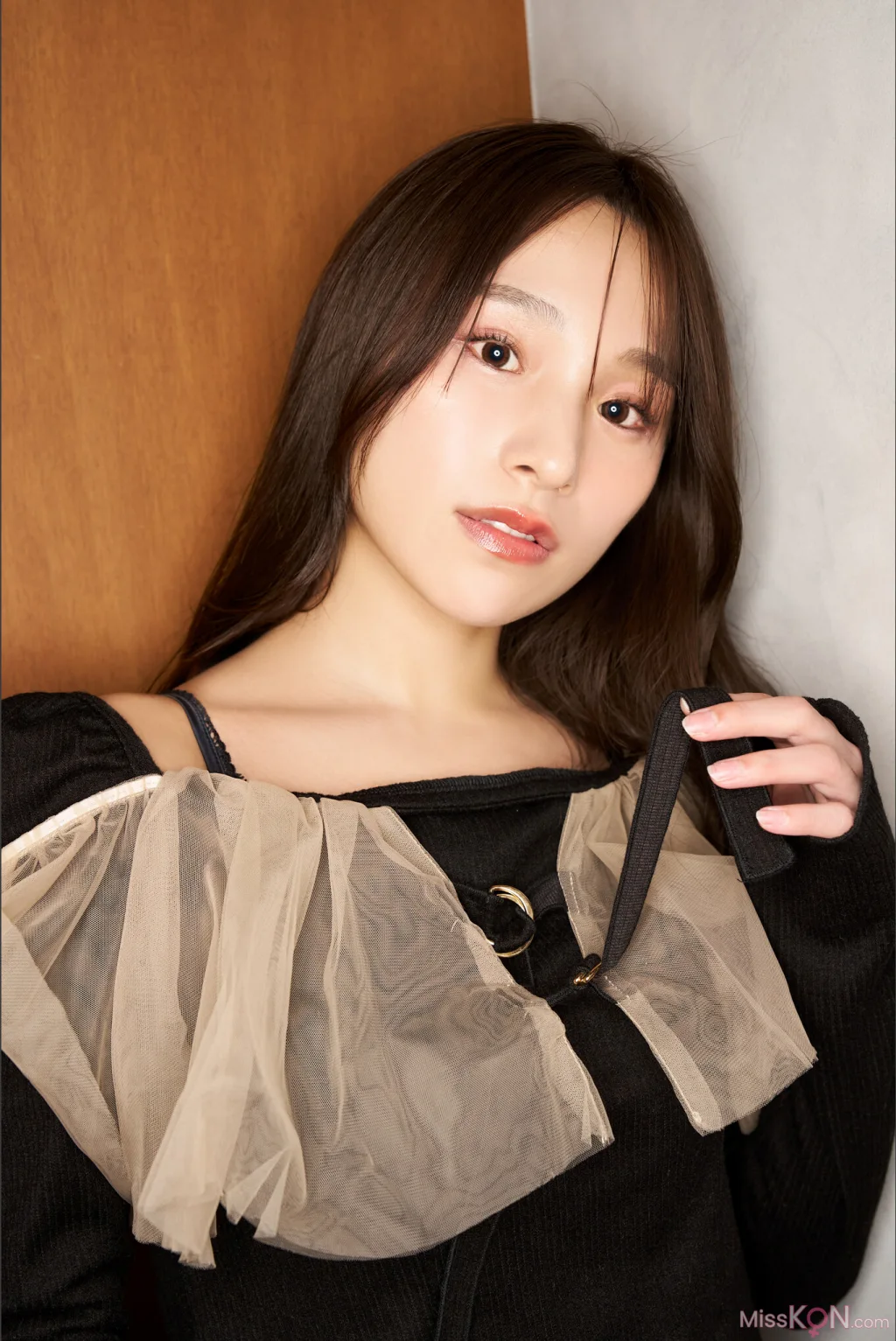 Ayaka Hidaritomo (左伴彩佳)_ Ｌｅｆｔ　ｖｏｌ．１　ＦＲＩＤＡＹデジタル写真集
