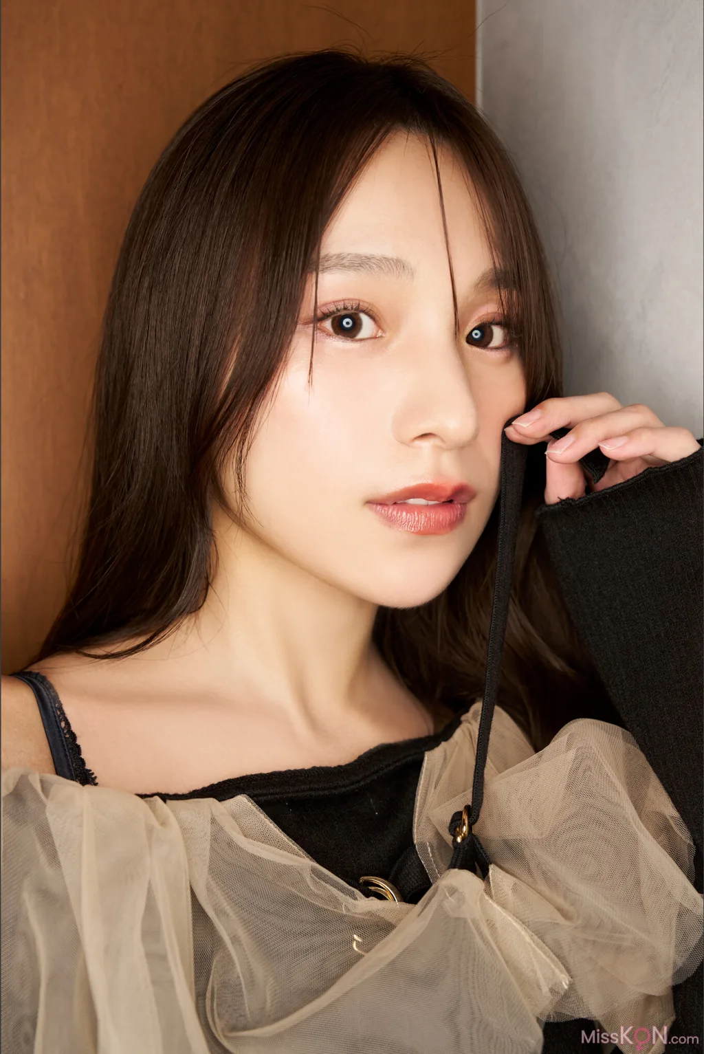 Ayaka Hidaritomo (左伴彩佳)_ Ｌｅｆｔ　ｖｏｌ．１　ＦＲＩＤＡＹデジタル写真集