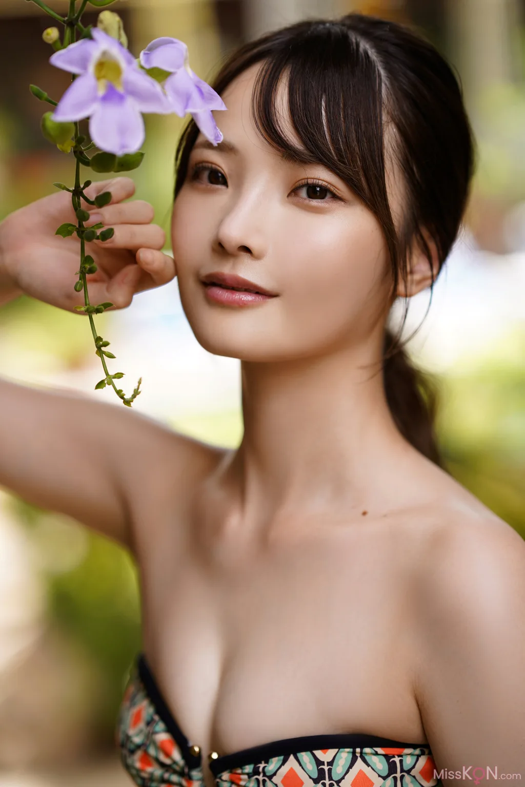 Himeka Araya (新谷姫加)_ 漫画アクションデジタル写真集 「Garden」