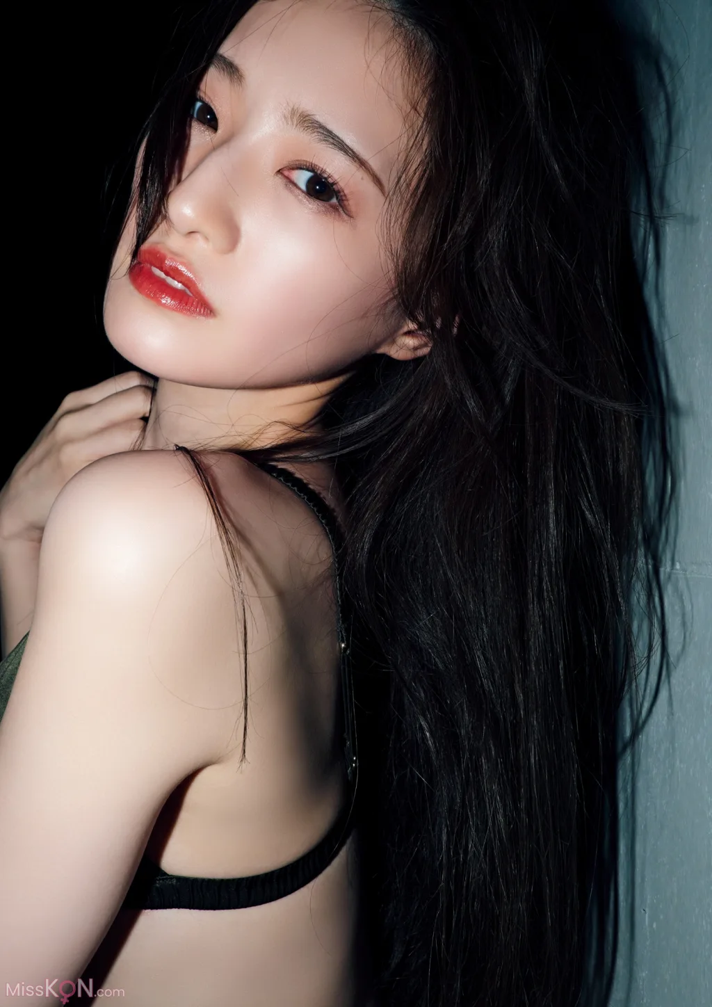 Kana Nakada (中田花奈)_ ２ｎｄ写真集 掻き立てる