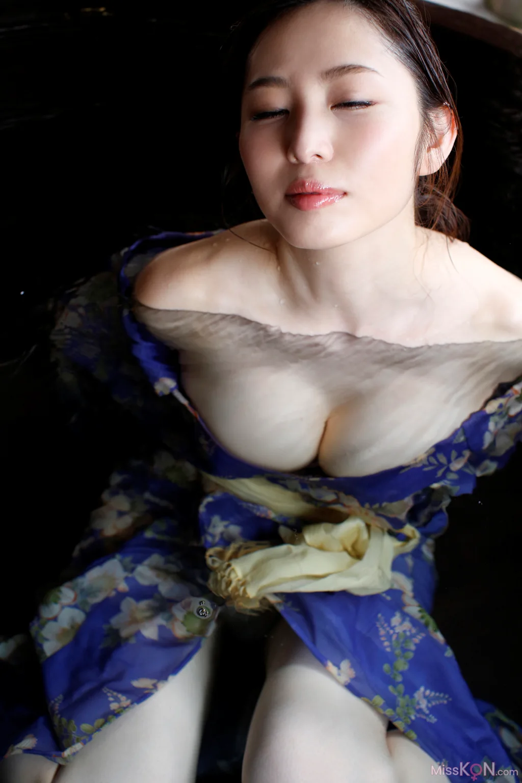 Misumi Shiochi (塩地美澄)_ 週刊現代デジタル写真集 「日本一ＳＥＸＹな美女アナと温泉旅」