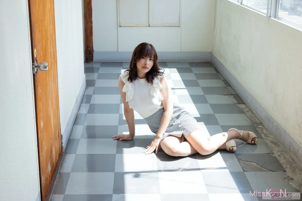 Nitori Hina (似鳥日菜)_ [Graphis] Limited Edition