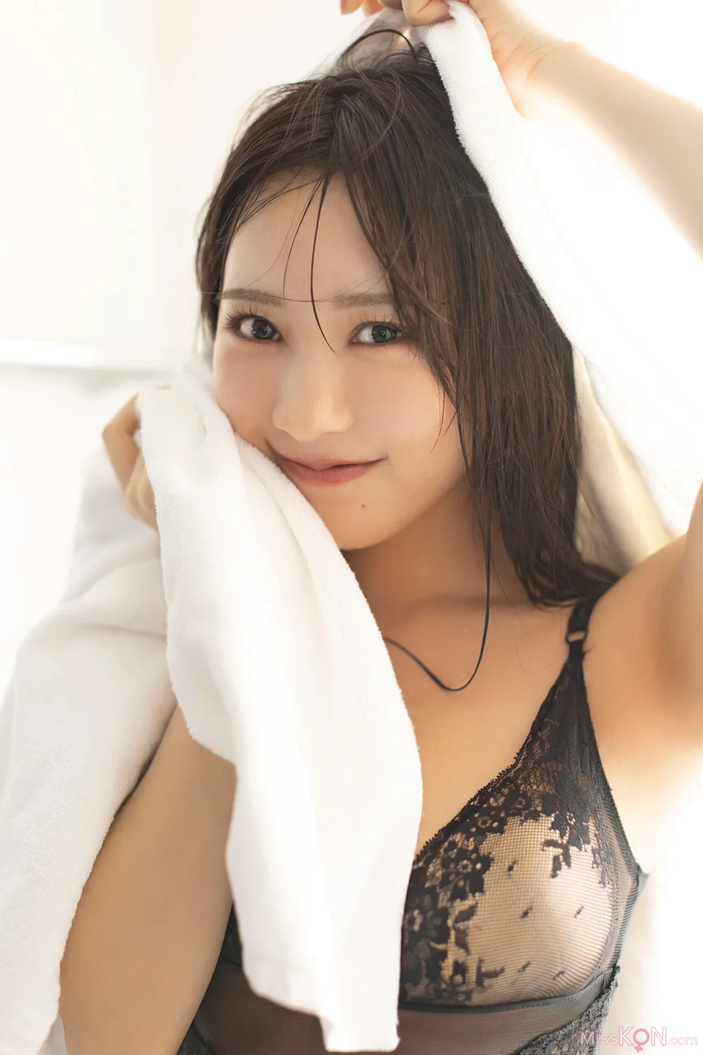 Yokono Sumire (横野すみれ)_ FLASHデジタル写真集 どこ見てるの？