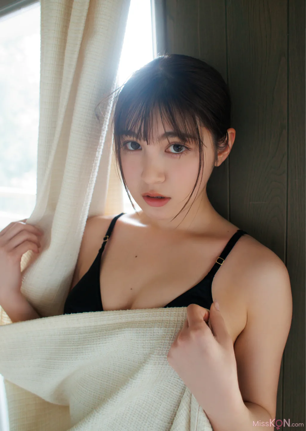 Yui Kojina (神志那結衣)_ 写真集 「神がかり的な」