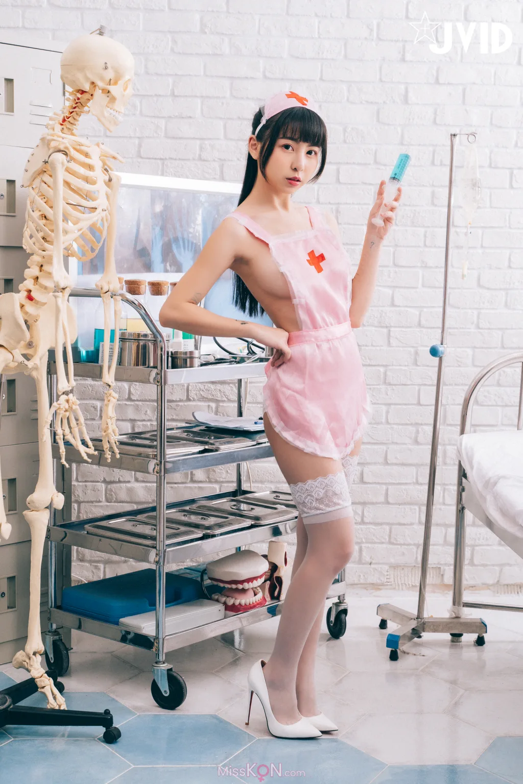 [JVID] 月台尼Tiny_ 讓情色巨乳護士用女上位幫你搖出來吧