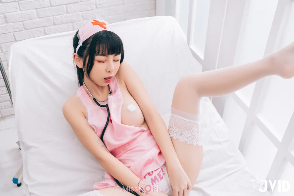 [JVID] 月台尼Tiny_ 讓情色巨乳護士用女上位幫你搖出來吧