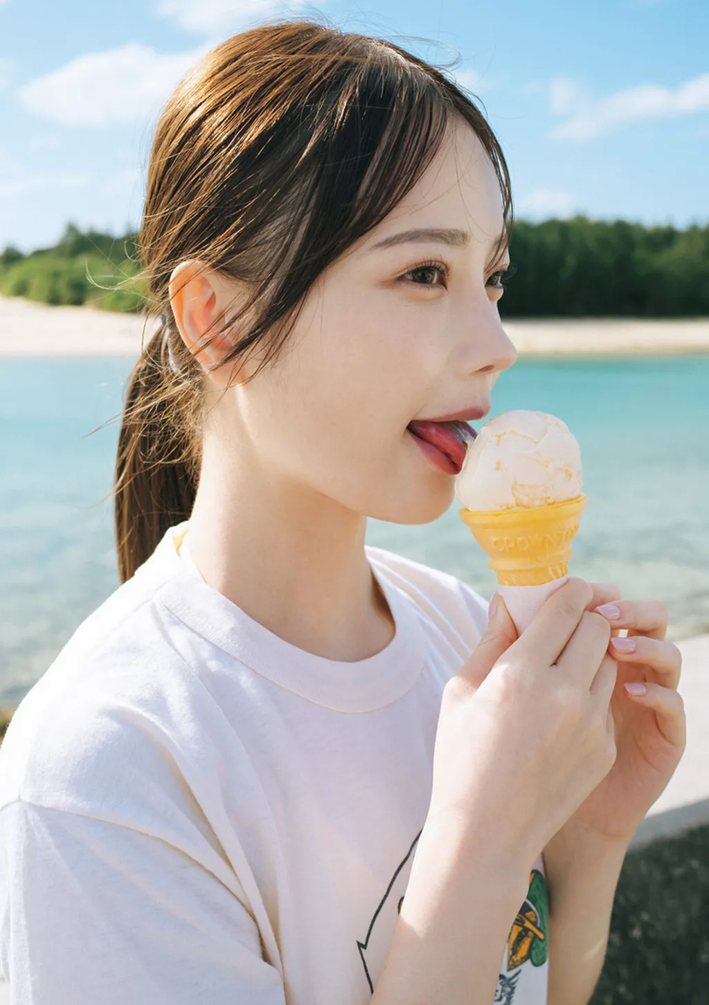 [Photobook] 2025.06.04 新谷姫加ファースト写真集 「ひめかわいい。」