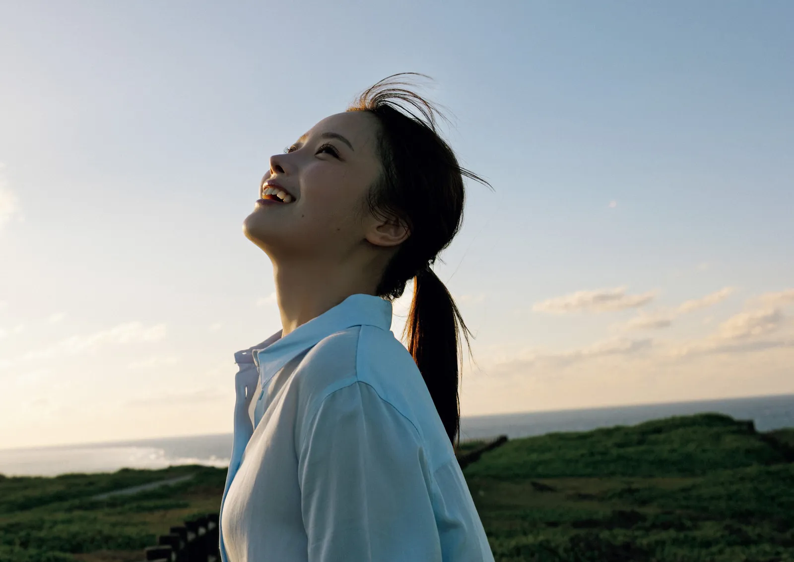 [Photobook] 2025.06.04 新谷姫加ファースト写真集 「ひめかわいい。」