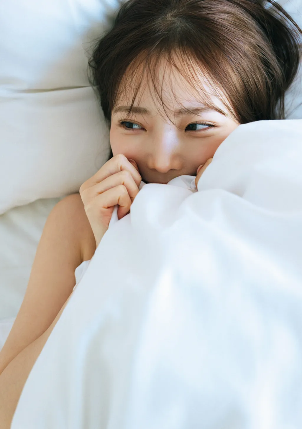 [Photobook] 2025.06.04 新谷姫加ファースト写真集 「ひめかわいい。」