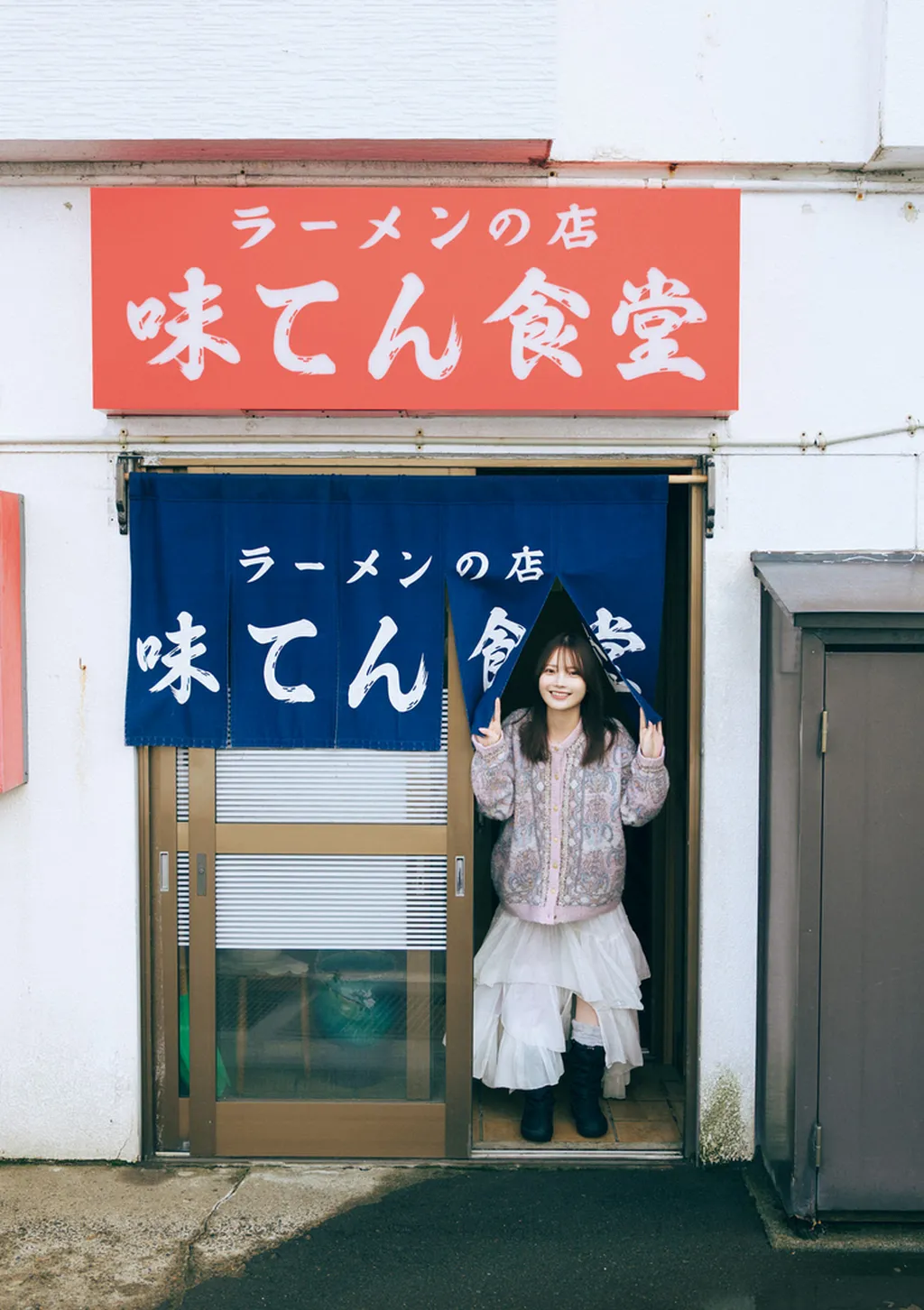 [Photobook] 2025.06.04 新谷姫加ファースト写真集 「ひめかわいい。」