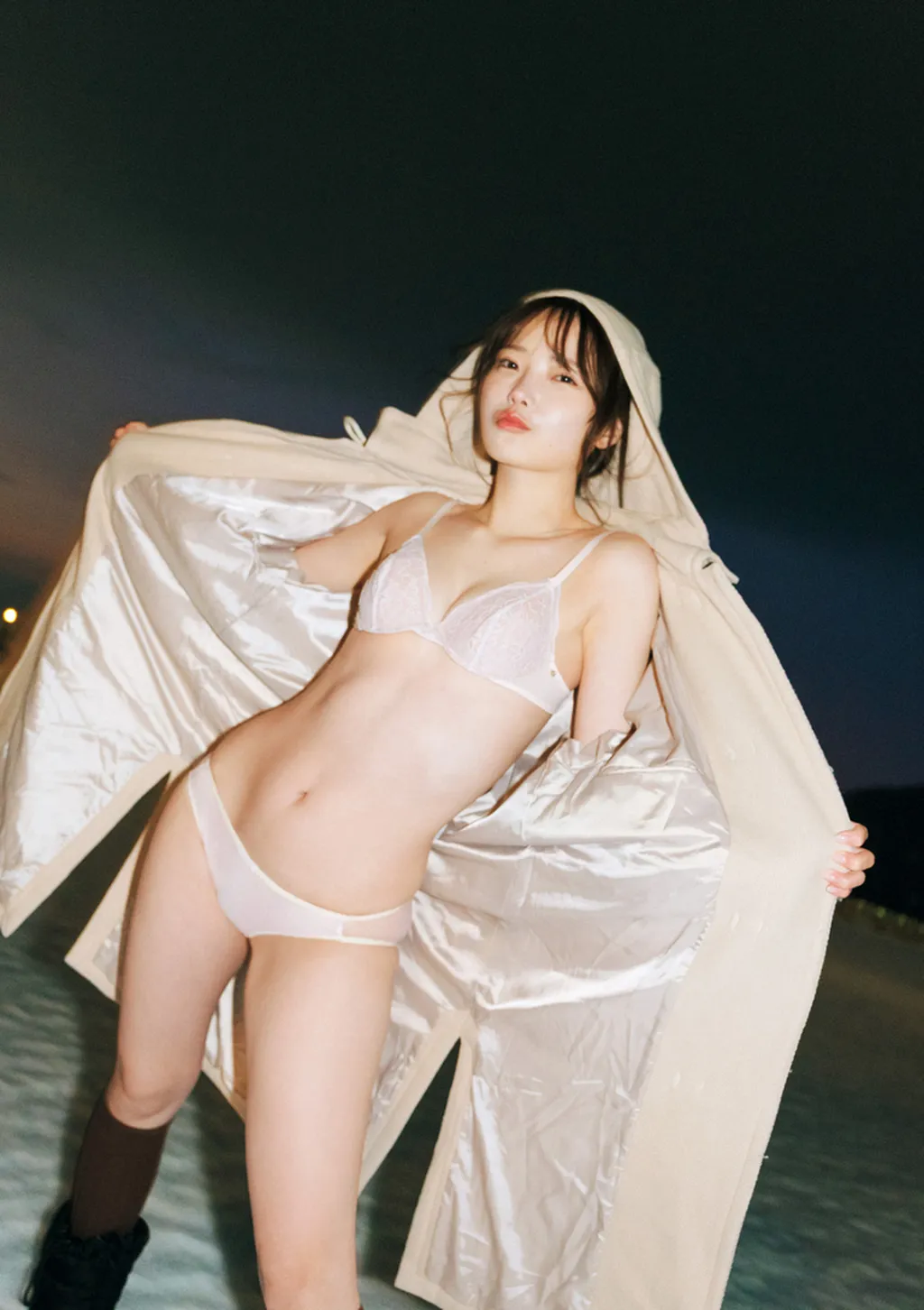 [Photobook] 2025.06.04 新谷姫加ファースト写真集 「ひめかわいい。」
