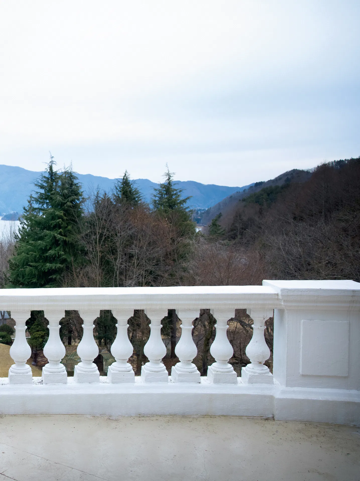 [Photobook]【電子版だけの特典カット付き】街山みほ写真集『Ｐｈａｎｔｏｍ』