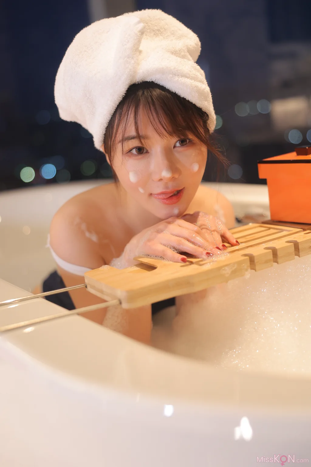 [Private Photoshoot] 绾绾么_ R18 秀人网模特 泡泡浴