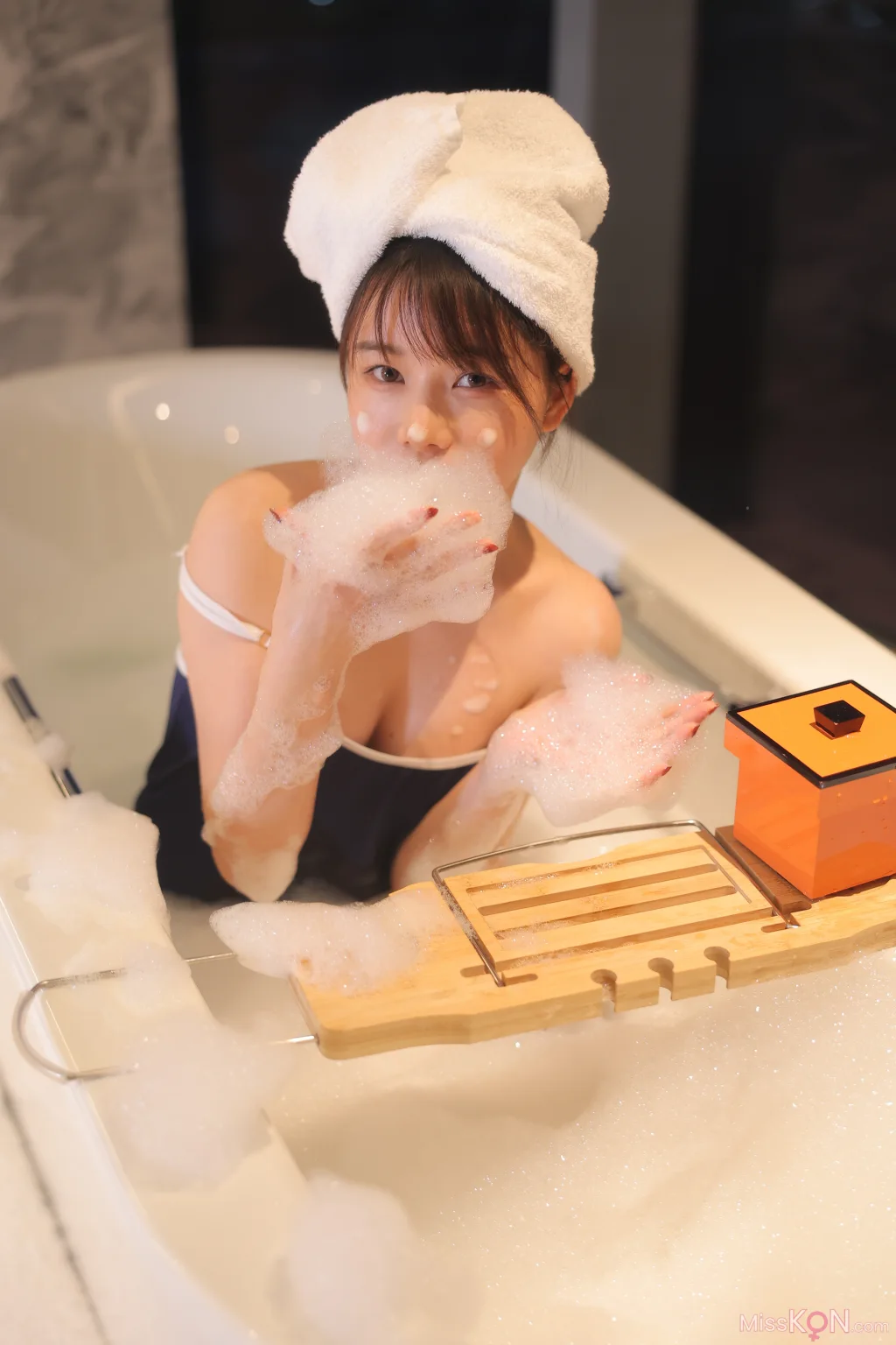 [Private Photoshoot] 绾绾么_ R18 秀人网模特 泡泡浴