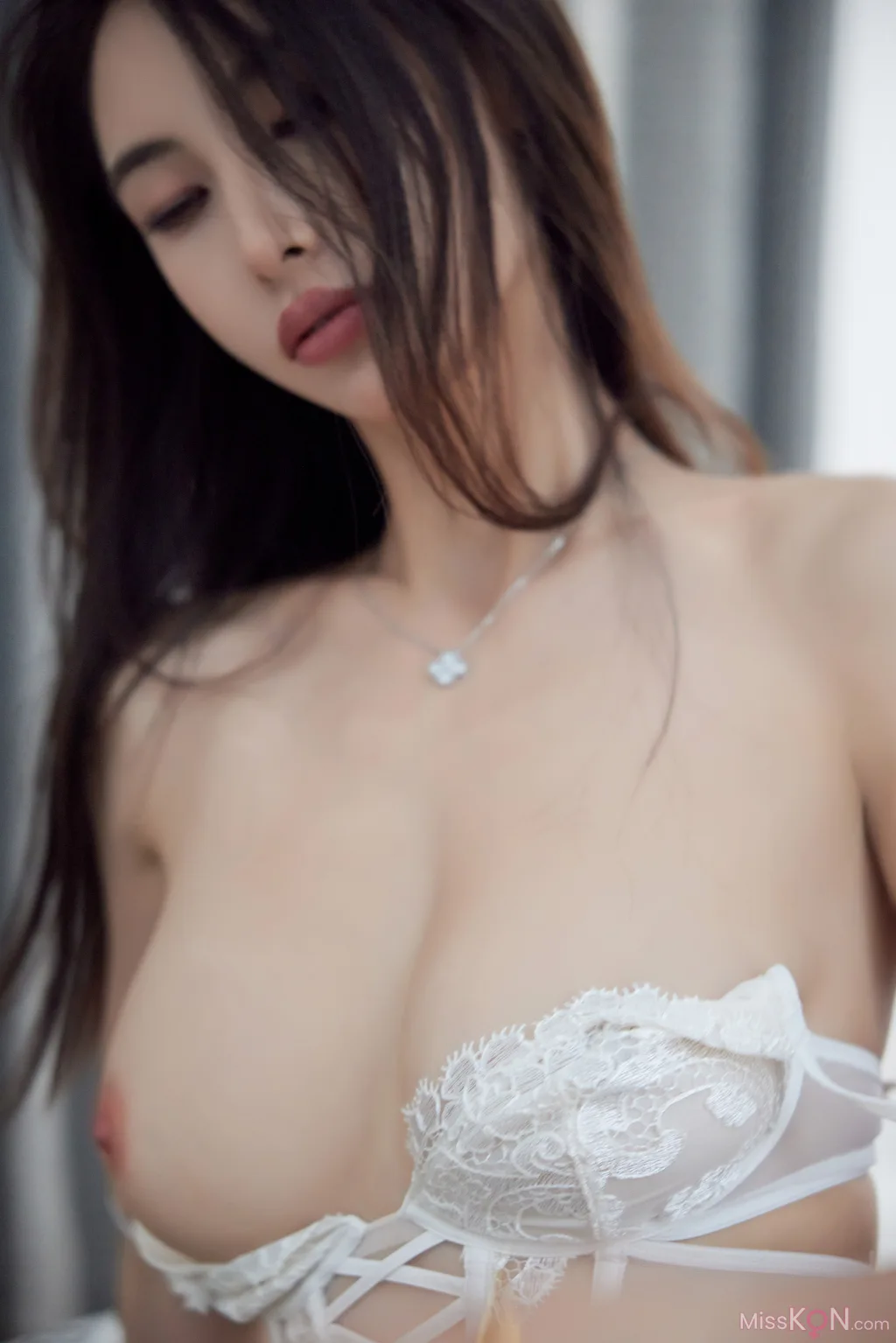 [XR Uncensored] lingyu69_ R18 秀人网模特 白色蕾丝