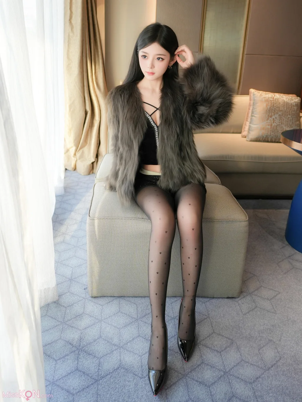 [XR Uncensored] 优酱_ R18 秀人网模特 珠圆玉润 黑丝诱惑